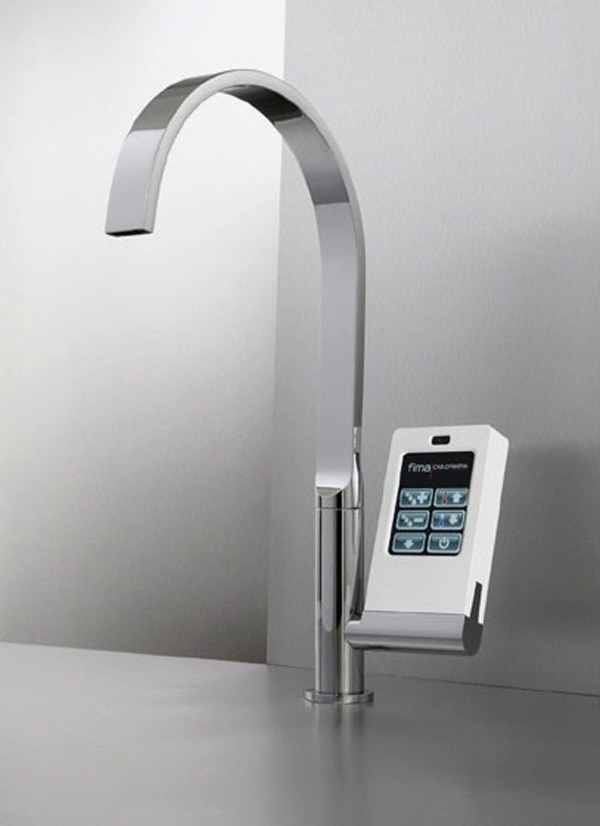 Robinet de cuisine Hi-Tech avec contrôleur tactile