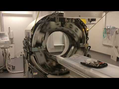 Une IRM nue tourne à pleine vitesse Une IRM nue tourne à pleine vitesse