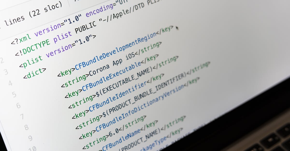 पेरिस में फ्रांस सरकार की आधिकारिक इमारतों के सामने Linux Tux लोगो दिखाता कंप्यूटर स्क्रीन