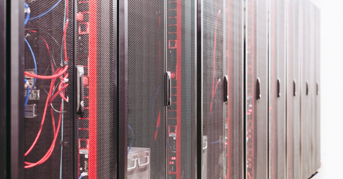 Centro de datos en la nube con servidores luminosos que simbolizan la proteccion de los datos sanitarios franceses